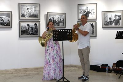 Фотоизложбата “Урокът“ представи музиката на “Академия роза“ в образи