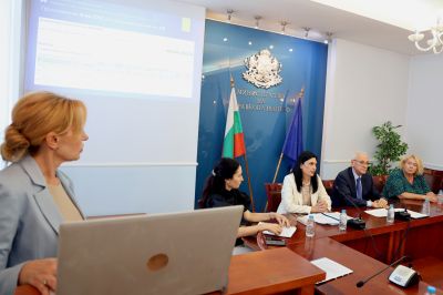 Представиха мобилното приложение „MedicinePrice“ осигуряващо на гражданите актуална информация за цените на лекарствата в лева и евро