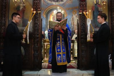 В Казанлък посрещнаха Чудотворната икона на Пресвета Богородица Скоропослушница