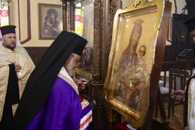 В Казанлък посрещнаха Чудотворната икона на Пресвета Богородица Скоропослушница