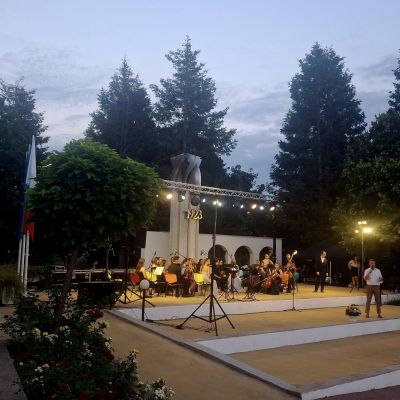 Първи заключителен концерт представиха в Шипка младите таланти от тазгодишната „Академия Роза“