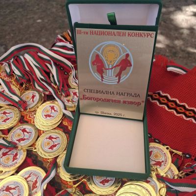 Третото издание на фестивала “Богородичен извор“ в Шипка събра почитатели на българския фолклор