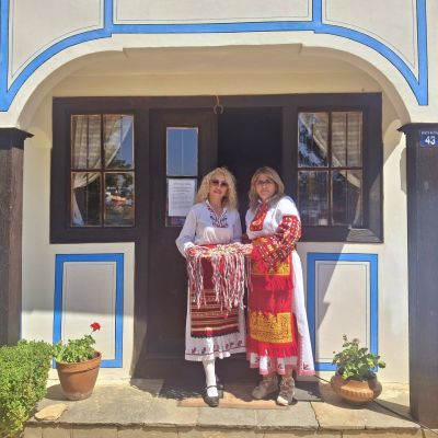 Третото издание на фестивала “Богородичен извор“ в Шипка събра почитатели на българския фолклор