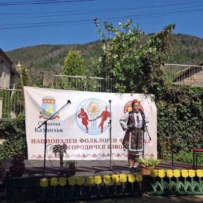 Третото издание на фестивала “Богородичен извор“ в Шипка събра почитатели на българския фолклор