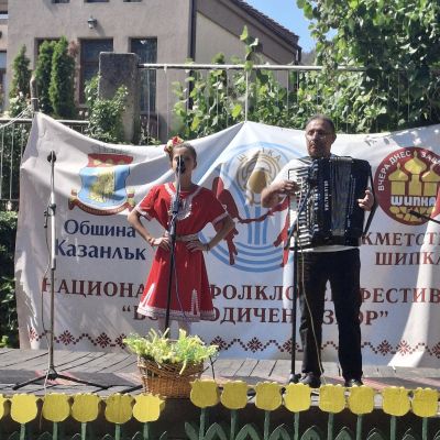 Третото издание на фестивала “Богородичен извор“ в Шипка събра почитатели на българския фолклор