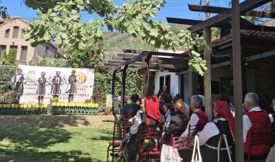 Третото издание на фестивала “Богородичен извор“ в Шипка събра почитатели на българския фолклор