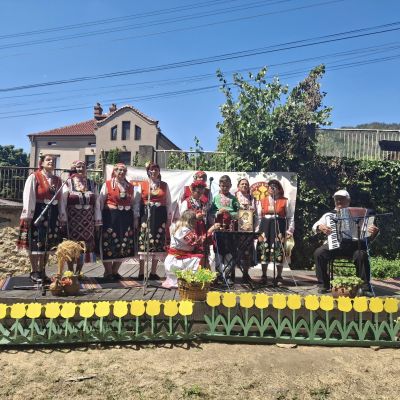 Третото издание на фестивала “Богородичен извор“ в Шипка събра почитатели на българския фолклор