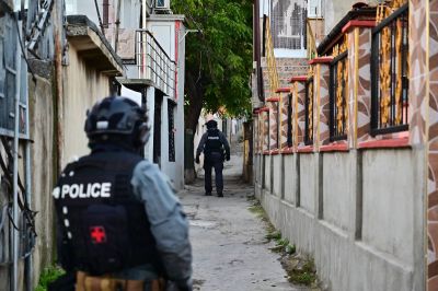 В ранни зори, вандали изпочупиха прозорците на къща в Шейново / Новини от Казанлък