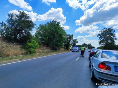 Мерцедес се заби в мантинела и се преобърна в канавката, пострада 41-годишна жена / Новини от Казанлък