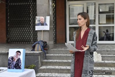 Шест месеца след смъртта на Даниел Кискинов, казанлъчани протестираха пред Районния съд