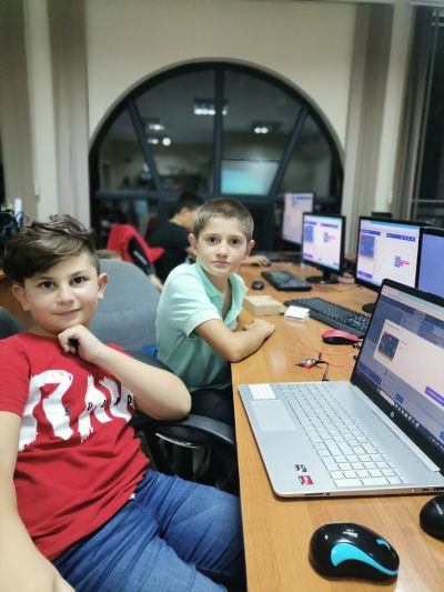 ИКТ Център записва ученици за учебната за 2025-2026 г.
