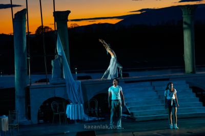 „Красива птичка с цвят зелен“ - На брега на древния Севтополис