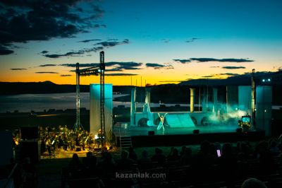 „Красива птичка с цвят зелен“ - На брега на древния Севтополис