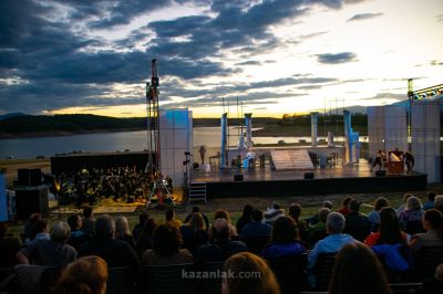 „Красива птичка с цвят зелен“ - На брега на древния Севтополис