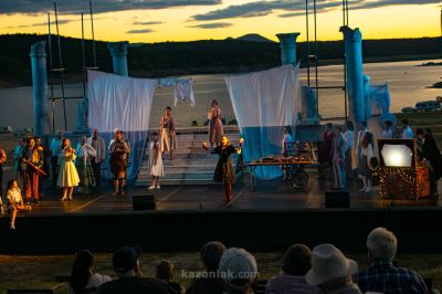 „Красива птичка с цвят зелен“ - На брега на древния Севтополис