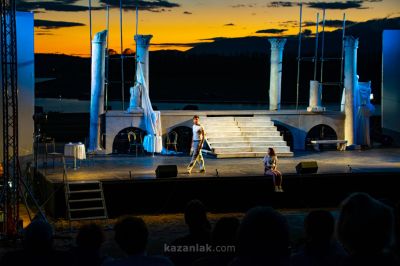 „Красива птичка с цвят зелен“ - На брега на древния Севтополис