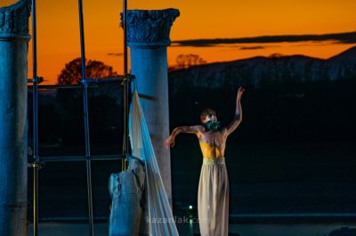 „Красива птичка с цвят зелен“ - На брега на древния Севтополис