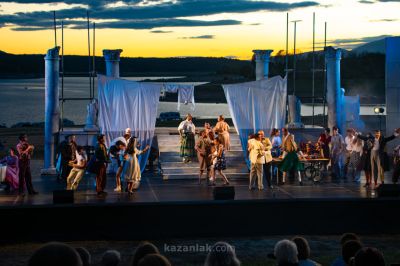 „Красива птичка с цвят зелен“ - На брега на древния Севтополис