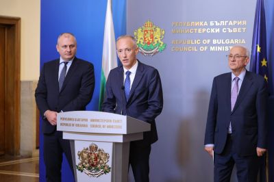 Деца и ученици вече ще имат електронни здравно-профилактични карти / Новини от Казанлък