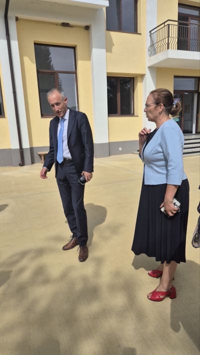 Министър Вълчев посети Академията за таланти в казанлъшкото село Розово