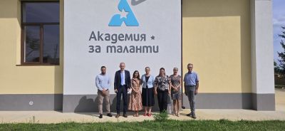 Министър Вълчев посети Академията за таланти в казанлъшкото село Розово / Новини от Казанлък
