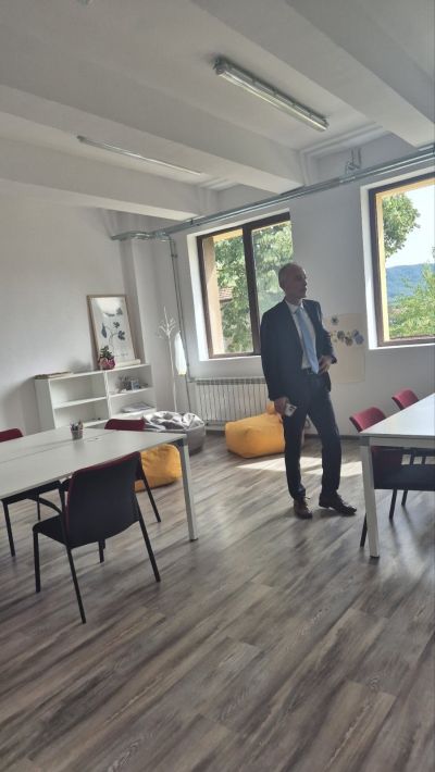 Министър Вълчев посети Академията за таланти в казанлъшкото село Розово