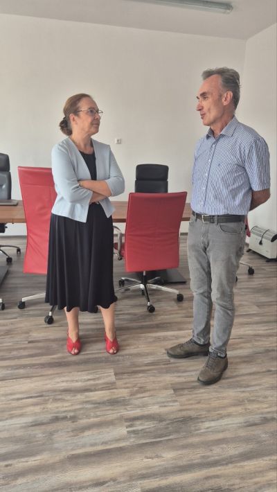 Министър Вълчев посети Академията за таланти в казанлъшкото село Розово