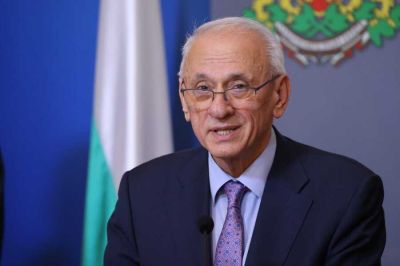 Министър Кирилов: Приетата Национална стратегия ще гарантира равен достъп до здравни услуги за всички  / Новини от Казанлък