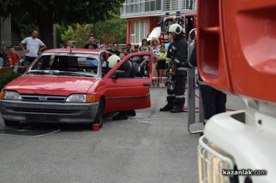 Демонстрации на действия при ПТП и битови пожари - РСПБЗН Казанлък