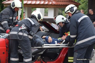 Демонстрации на действия при ПТП и битови пожари - РСПБЗН Казанлък