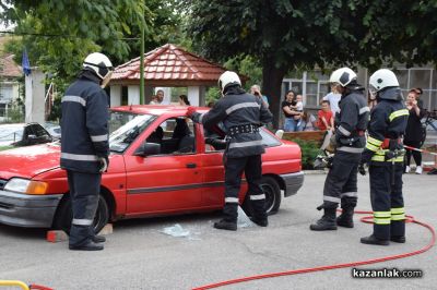 Демонстрации на действия при ПТП и битови пожари - РСПБЗН Казанлък
