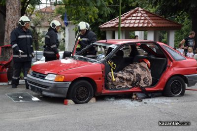 Демонстрации на действия при ПТП и битови пожари - РСПБЗН Казанлък