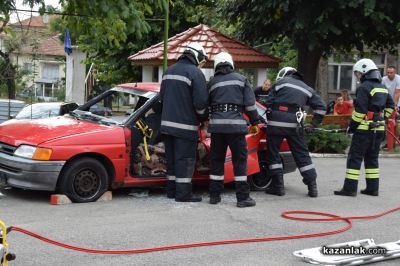 Демонстрации на действия при ПТП и битови пожари - РСПБЗН Казанлък