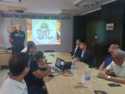 Наградиха служители от РДПБЗН-Стара Загора по повод професионалния им празник - 14 септември  / Новини от Казанлък