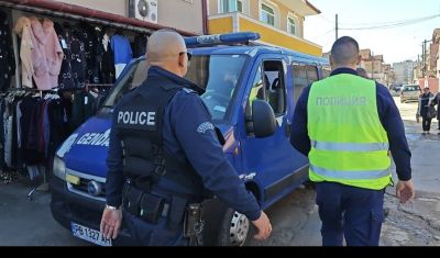 Заловиха 18-годишен крадец, задигнал пари и злато от къща в Казанлък / Новини от Казанлък