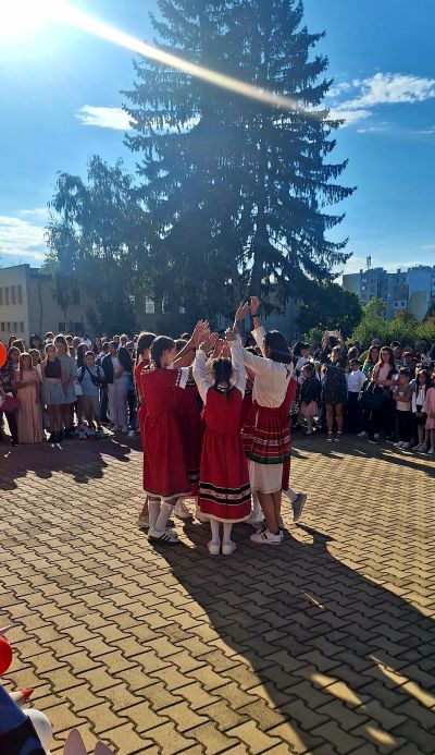 Честит първи учебен ден и на добър час от ОУ „Чудомир“ – гр. Казанлък