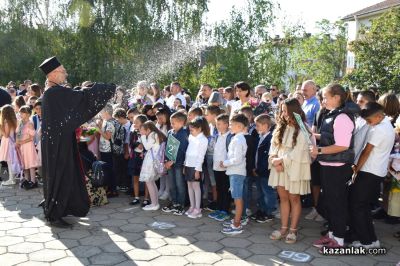 51 първокласници прекрачиха прага на ОУ „Свети Паисий Хилендарски“ - Казанлък 