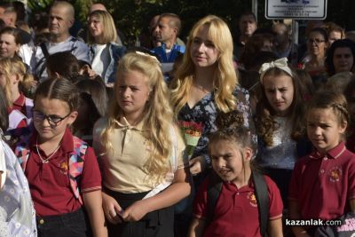 Звънецът бие отново: ОУ “Мати Болгария“ тържествено посрещнаха начало на новата учебна година