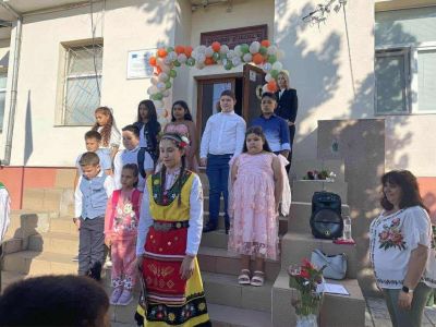 98 първокласници прекрачиха прага на училищата в община Павел баня / Новини от Казанлък