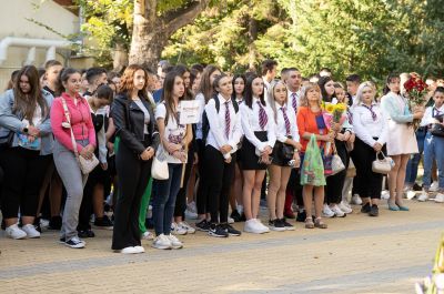 81 осмокласници прекрачиха прага на ПГЛПТ за Новата учебна година