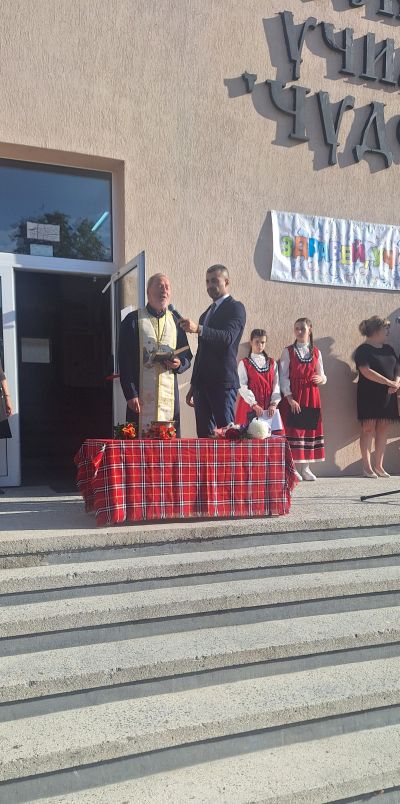 Честит първи учебен ден и на добър час от ОУ „Чудомир“ – гр. Казанлък