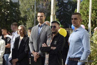 Директорът на ПХГ “Св. Св. Кирил и Методий“: Днес нашата гимназия отваря врати за 143-ри път, за да посрещне своите възпитаници / Новини от Казанлък