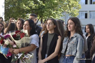 Директорът на ПХГ “Св. Св. Кирил и Методий“: Днес нашата гимназия отваря врати за 143-ри път, за да посрещне своите възпитаници