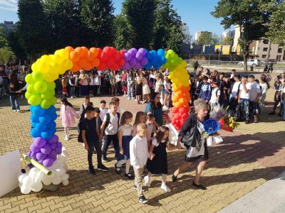 Честит първи учебен ден и на добър час от ОУ „Чудомир“ – гр. Казанлък