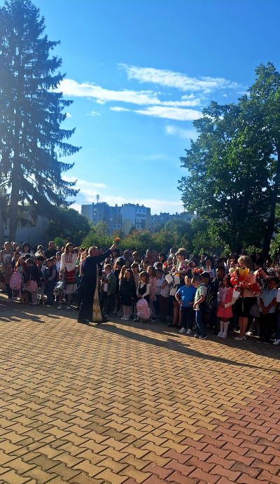 Честит първи учебен ден и на добър час от ОУ „Чудомир“ – гр. Казанлък