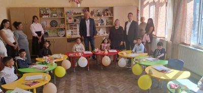 Ротари клуб Казанлък усмихна стотици деца в първия учебен ден / Новини от Казанлък