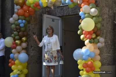 Звънецът бие отново: ОУ “Мати Болгария“ тържествено посрещнаха начало на новата учебна година