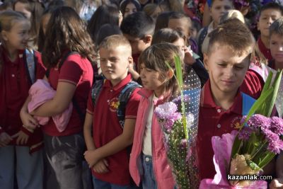 Звънецът бие отново: ОУ “Мати Болгария“ тържествено посрещнаха начало на новата учебна година