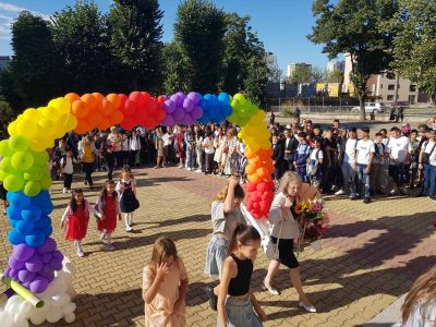 Честит първи учебен ден и на добър час от ОУ „Чудомир“ – гр. Казанлък