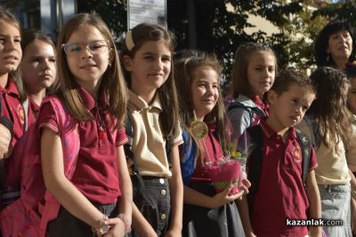 Звънецът бие отново: ОУ “Мати Болгария“ тържествено посрещнаха начало на новата учебна година / Новини от Казанлък